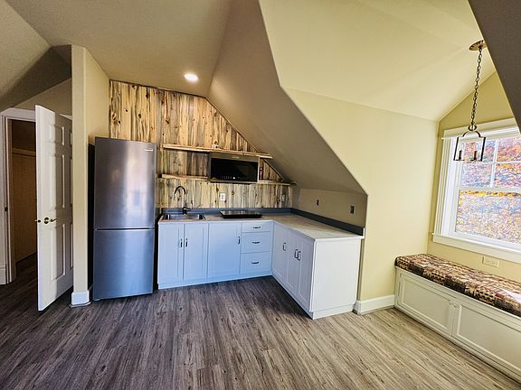 Nice window seat for enjoying the view, a conversation or a great book