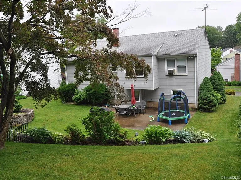 22 Essex Rd — Photo 3