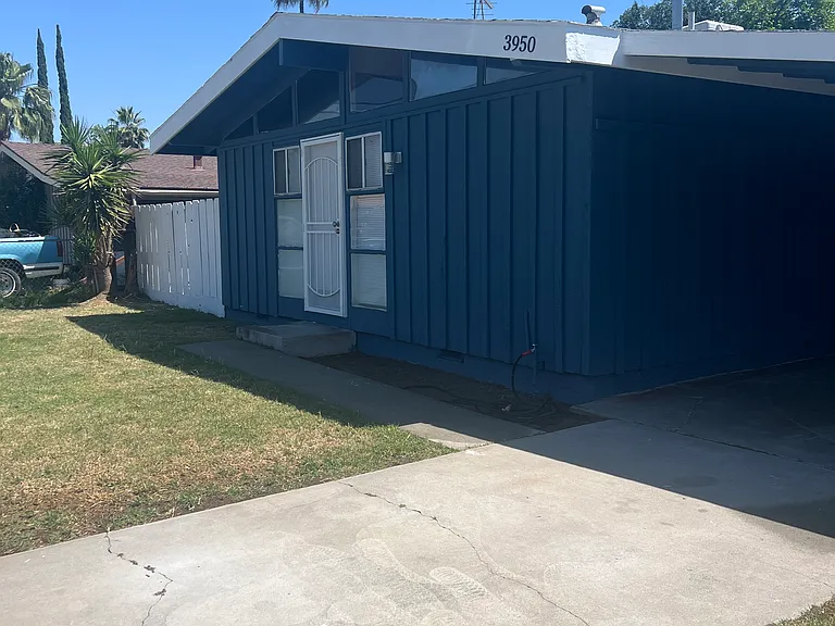 3950 N Fresno St — Photo 1