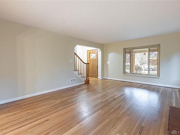 3rd image of 321 Wisteria Dr