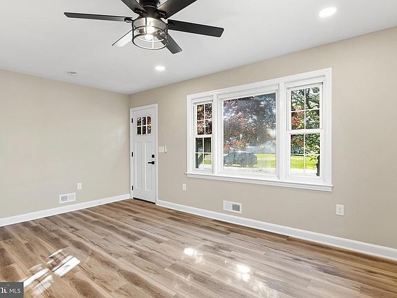 3rd image of 182 Lake Rd