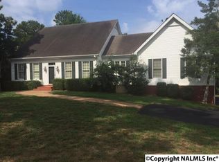 871 Signal Point Rd, Guntersville, AL 35976