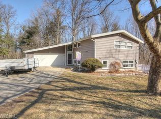 551 Shadowood St NW, Comstock Park, MI 49321