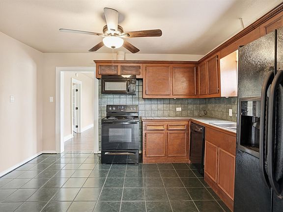 5th image of 402 3rd St