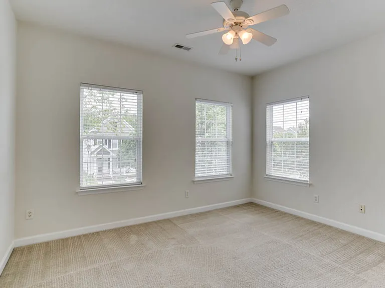 528 Normandy St — Photo 31