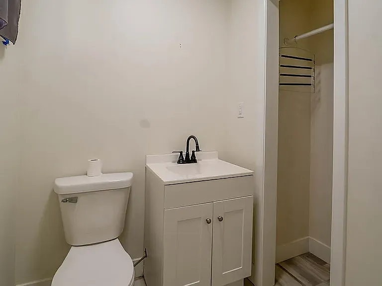 324 S James St — Photo 2