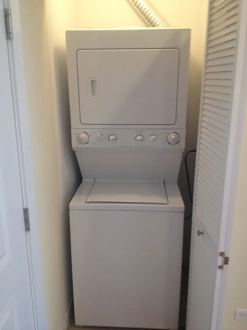 3 bed, 1800 sqft, $3,600 — Photo 3