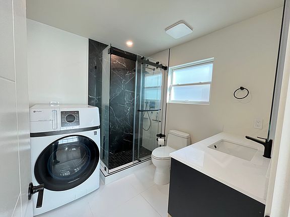 4th image of 2301 Williams St #B