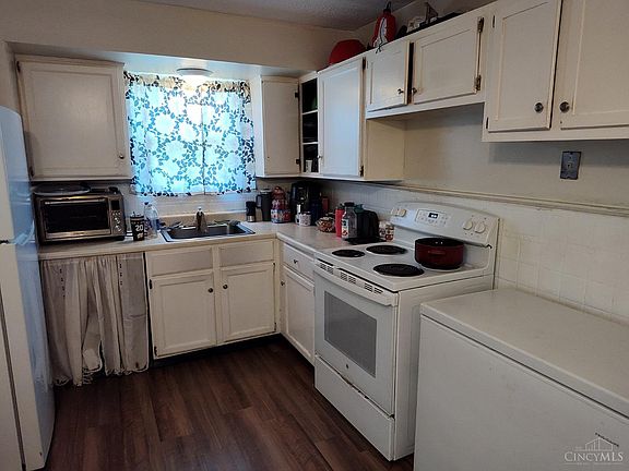 3rd image of 3016 N Hegry Cir