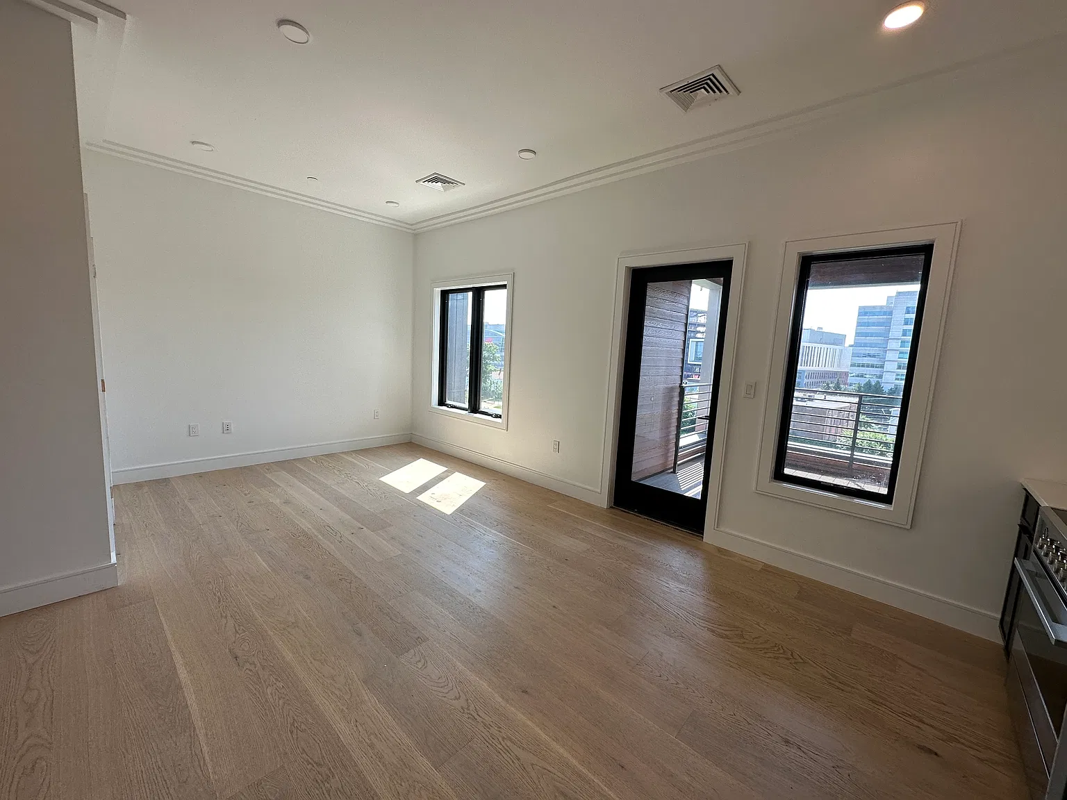 Studio, 1.0 bath, 635 sqft, $2,650 — Photo 3