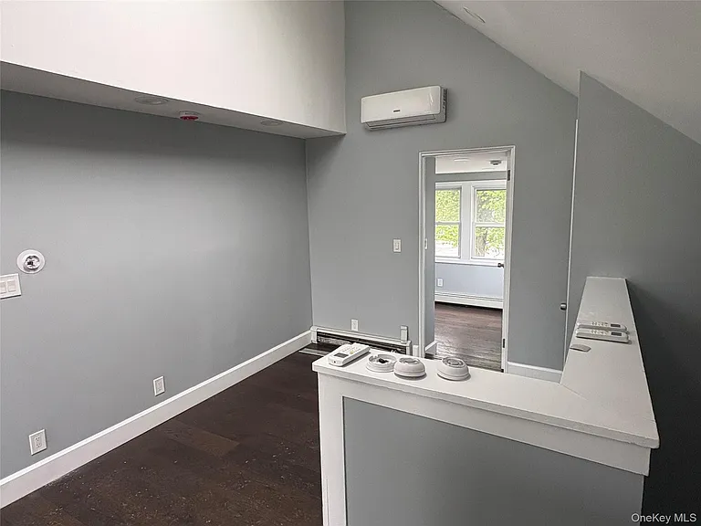 100 Merrick Rd — Photo 6