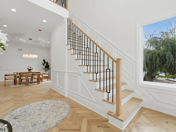 5th image of 13 Harding Pl