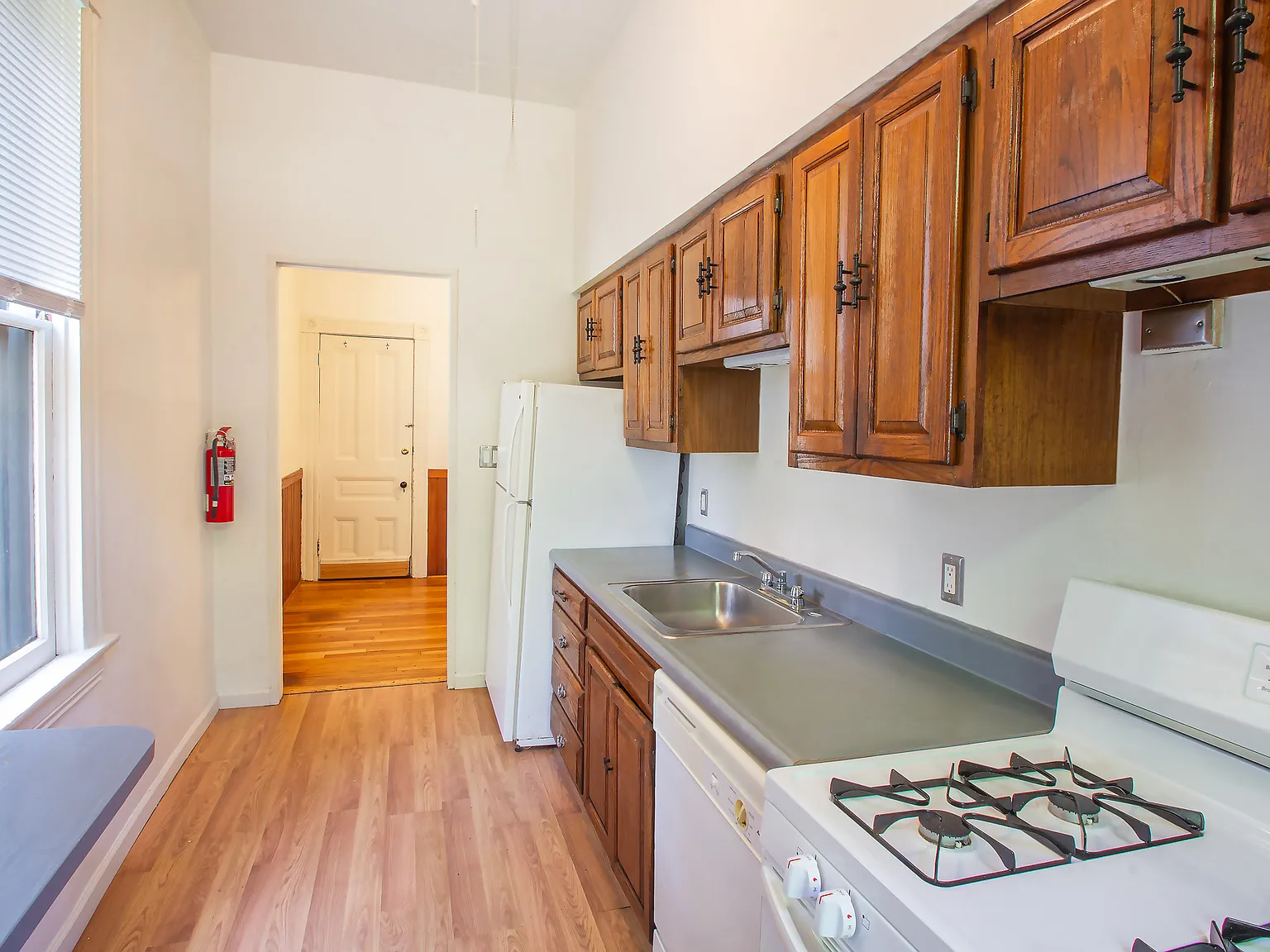 1 bed, 1110 sqft, $1,550 — Photo 3