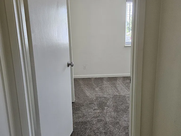 127 Villa Ct #6 — Photo 36