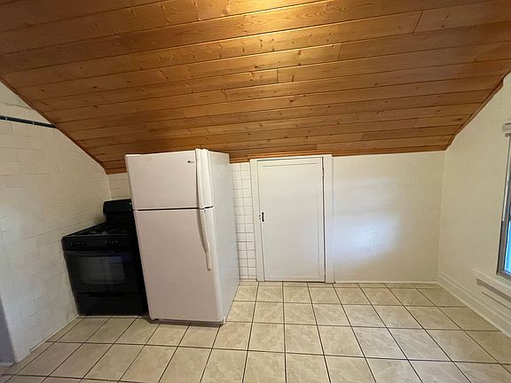 2nd image of 987 E Bryan Ave #6