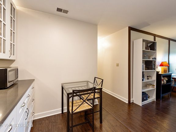 5th image of 1411 N Sterling Ave Unit 204