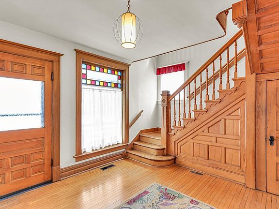 2nd image of 1009 W Church St