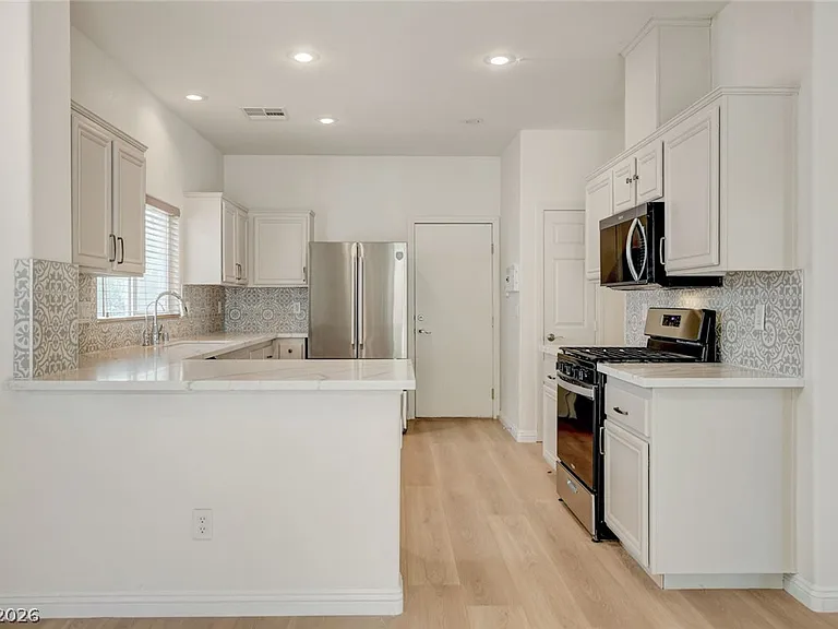 10808 Wallflower Ave — Photo 23