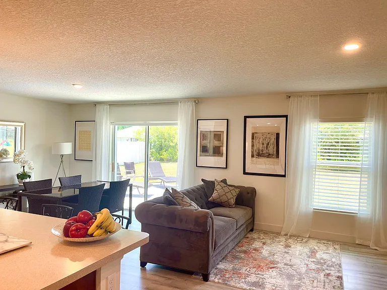 1348 SE Bayharbor St — Photo 9