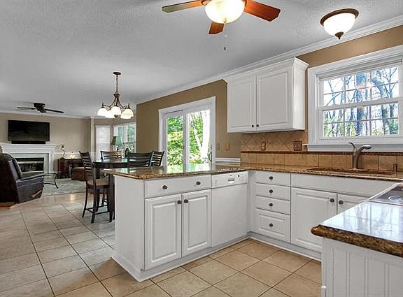 5th image of 229 Belden Dr