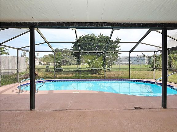 5th image of 2237 Cypress Point Dr E