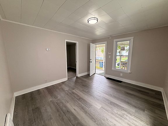 2nd image of 3245 Elm St