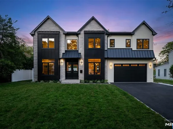 474 Oregon St, Paramus, NJ 07652