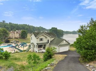 129 Brighton Dr, Bushkill, PA 18324