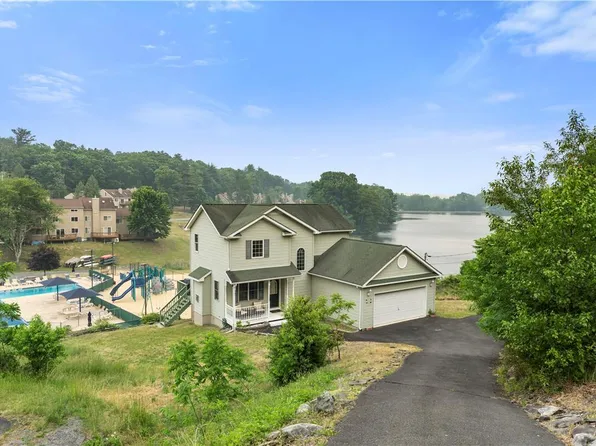 129 Brighton Dr, Bushkill, PA 18324