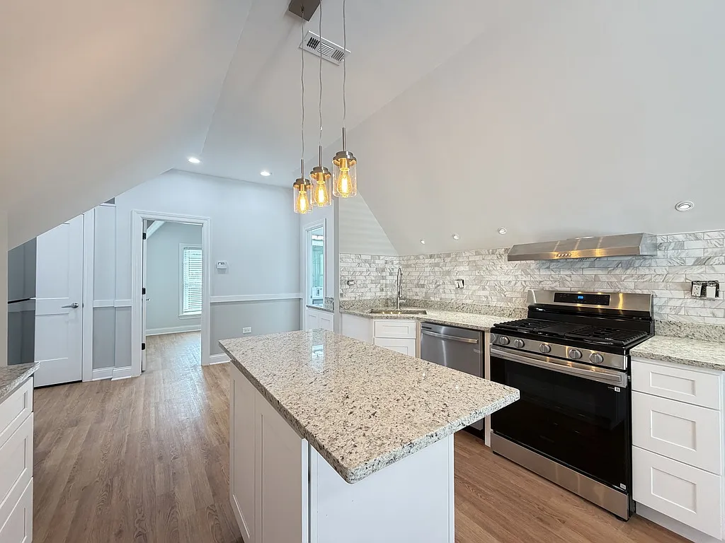 1 bed, 700 sqft, $2,395 — Photo 3