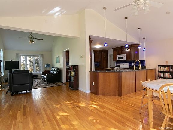 3rd image of 21 Martleshamheath Ln
