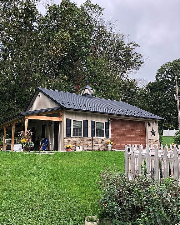 Detached garage