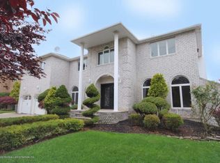 249 Aspinwall St, Staten Island, NY 10307