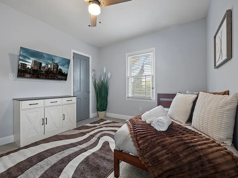 547 Erin Ave SW — Photo 8