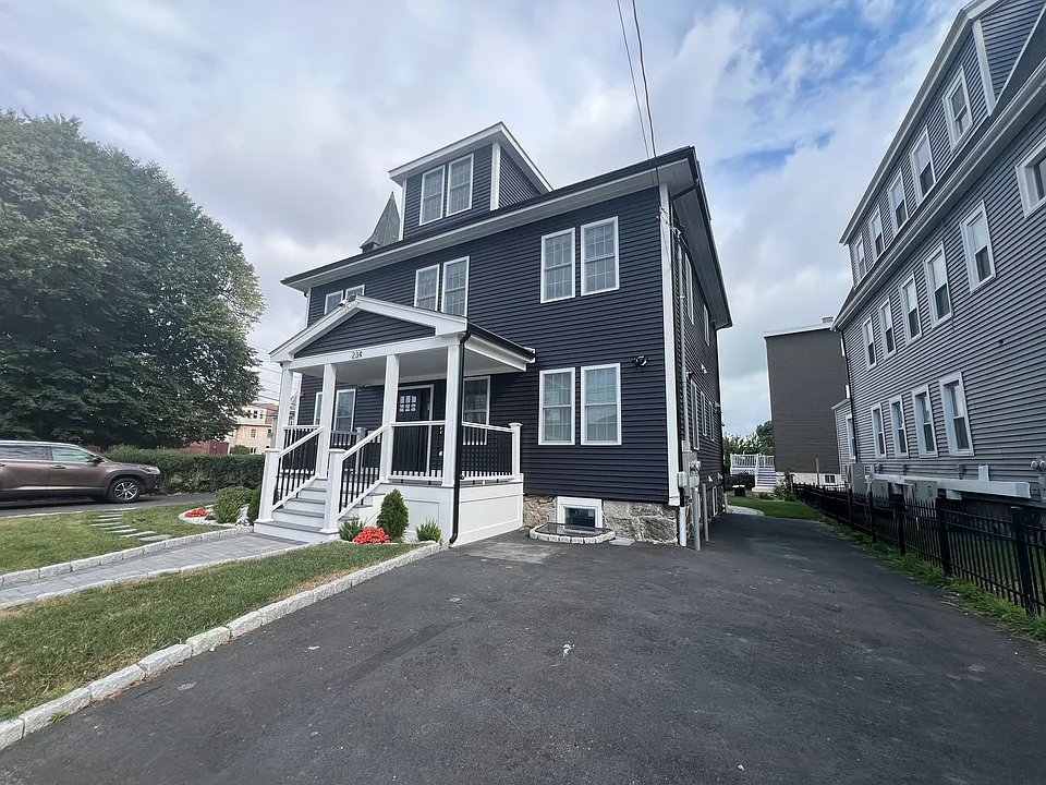 234 Beach St #2