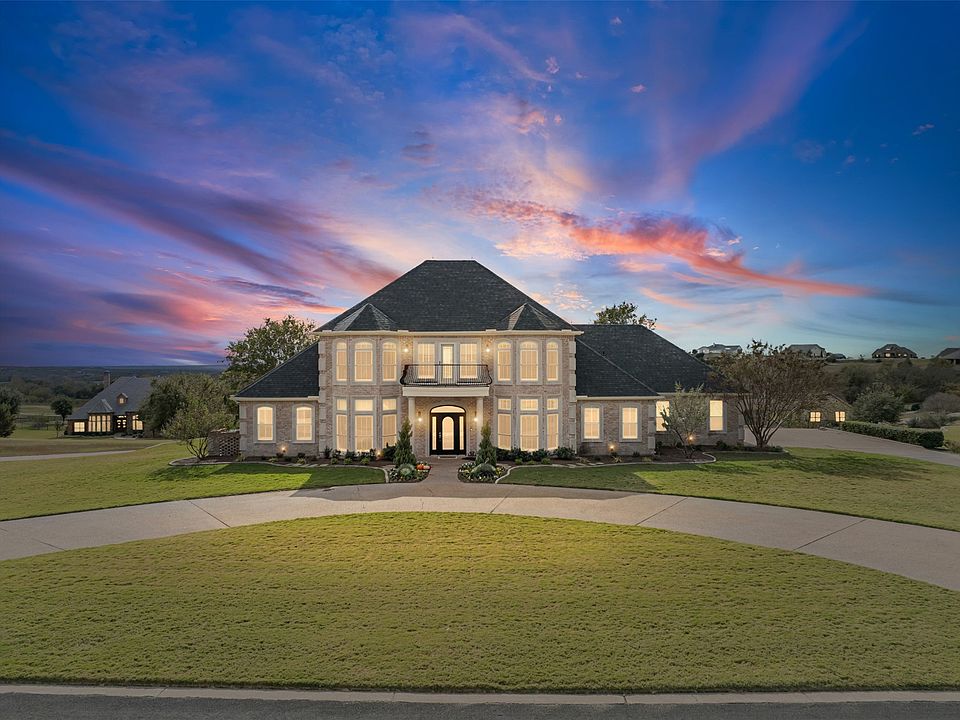 1st image of 136 Club House Dr
