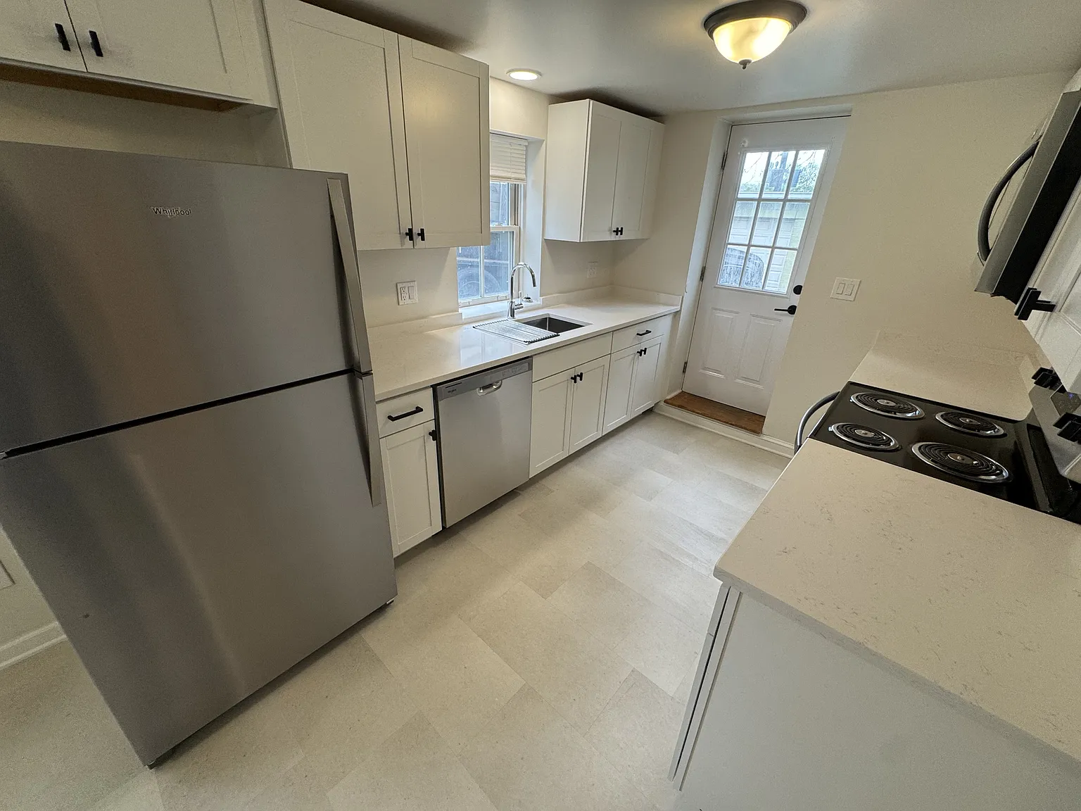 24 Vassar Street - B — Photo 4