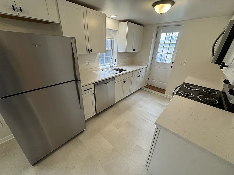 24 Vassar St #B — Photo 4