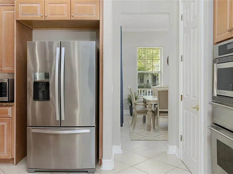 216 Eastpark Dr — Photo 11