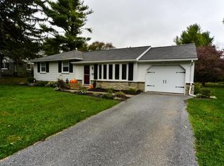 11 Sunrise Ave, Lancaster, PA 17601