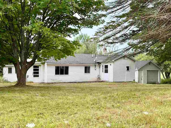 4563 Loeb Rd, Charlevoix, MI 49720