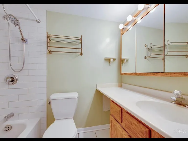 337 N Carter St #101 — Photo 6