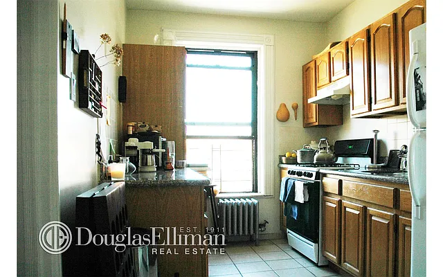 Rented by Douglas Elliman | media 19