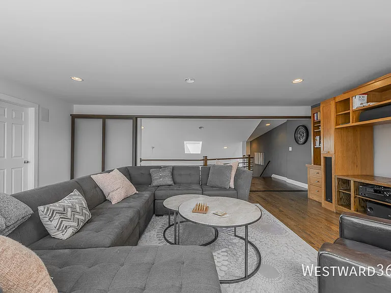 2033 W Superior St #4W — Photo 26