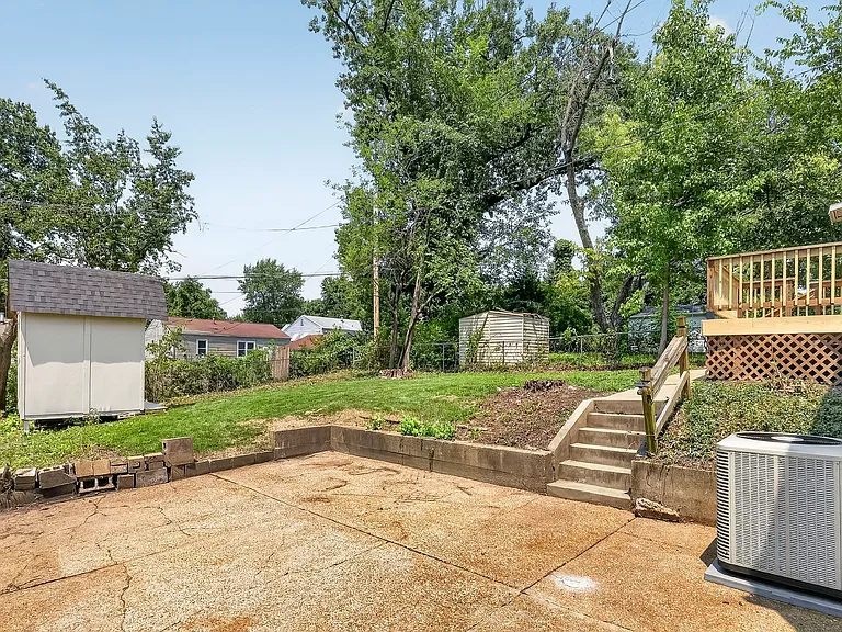 437 Warfield Ave — Photo 43