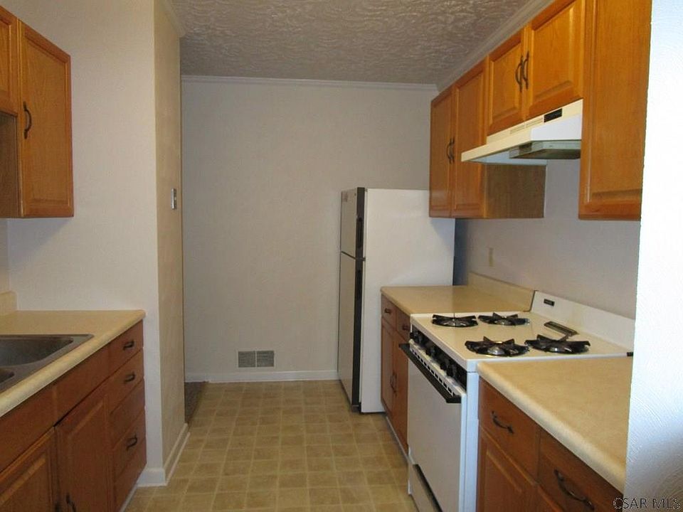 2nd image of 722 E Oakmont Blvd #C