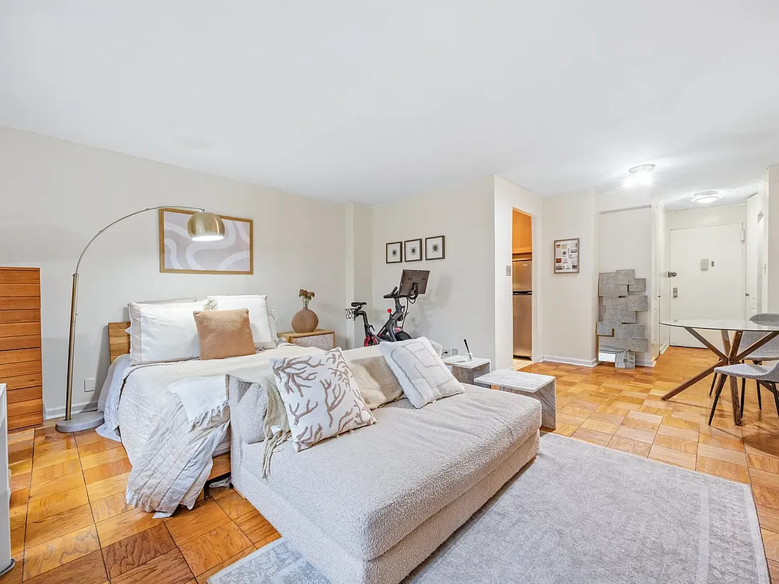 220 East 60th Street — Photo 3