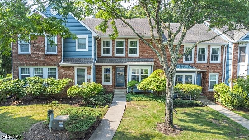 1st image of 54 Woodledge Ct