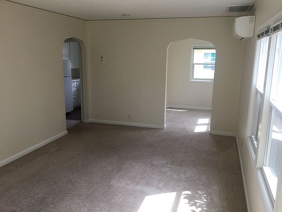 4th image of 212.5 S Center St #212