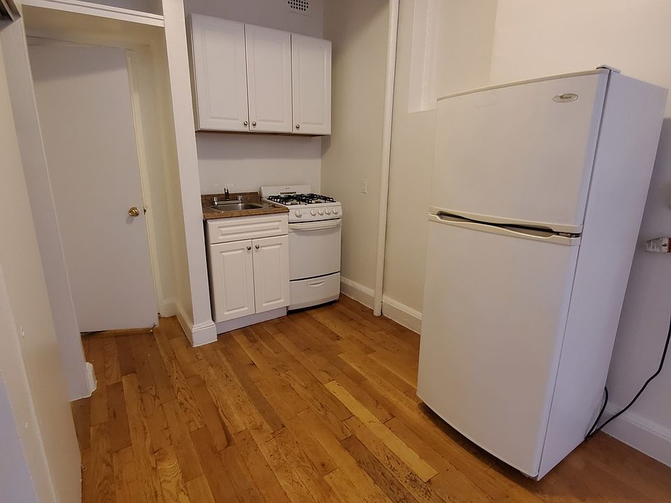 2nd image of 454 W 45th St APT 1FW